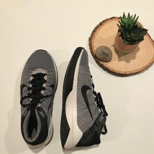 Boy’s 5Y NikeZoom Basketball Shoes